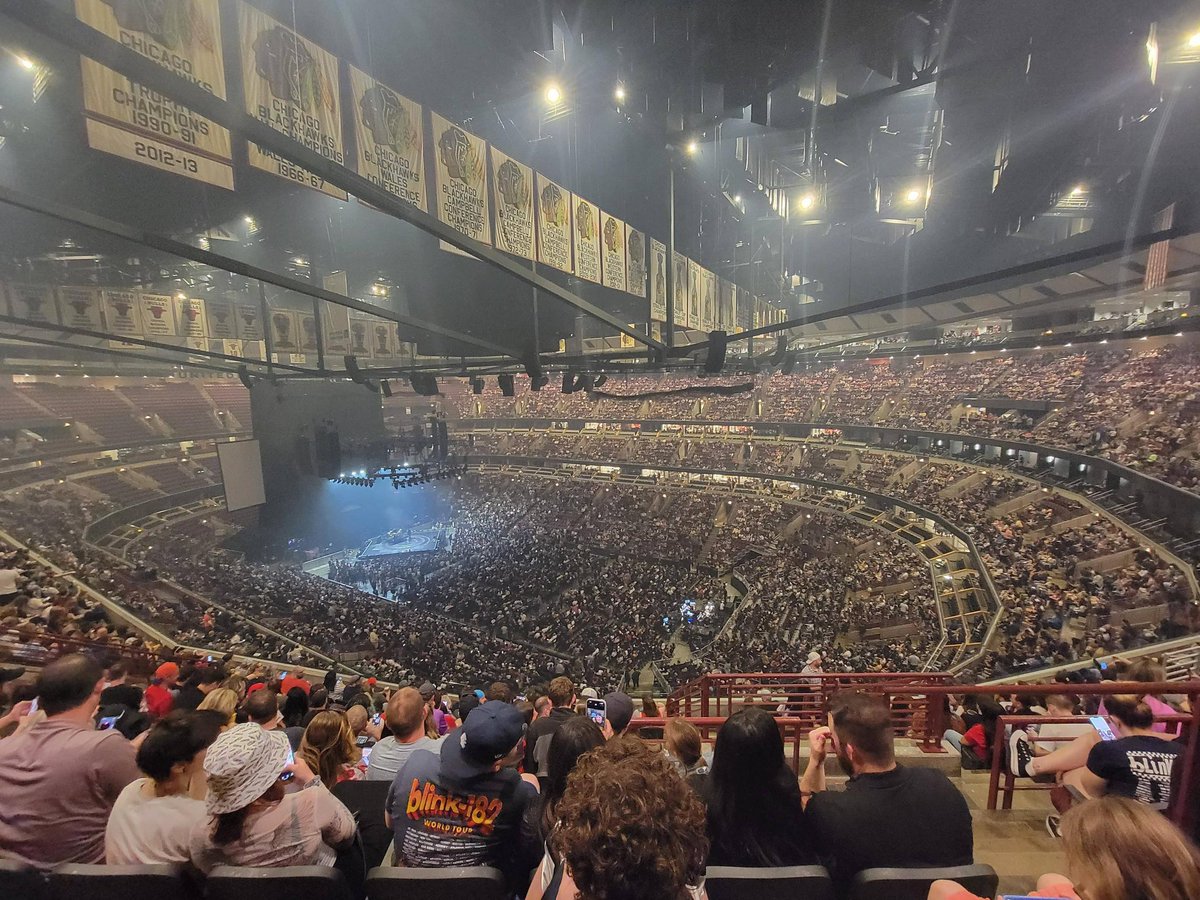 Cetrion performing for a sold-out crowd tonight at her ‘GODDESS’ tour in Argentina.

3 audience members have died, a record low number for her concerts.