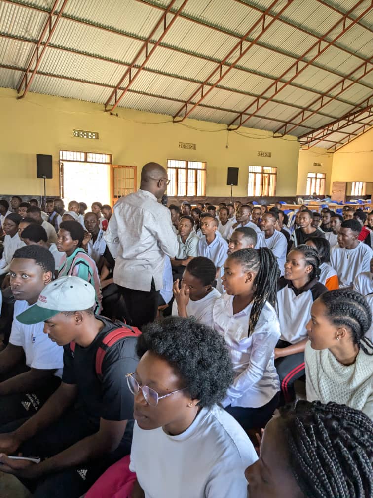 MasakaSector's tweet photo. Itorero Inkomezabigwi 12, ryatangiye ku munsi wejo kuwa 27-12-2024, rirakomeje.

Uyu munsi, Intore zahawe ibiganiro bitandukanye byatanzwe n'Abadepite

- Hon. Murumunawabo Cecile
- Hon. Kalisa Jean Sauveur na 
- Bwana Gasangwa Theoneste Umuyobozi wishami muri @HigherHec https://t.co/5xBZWXu6ue