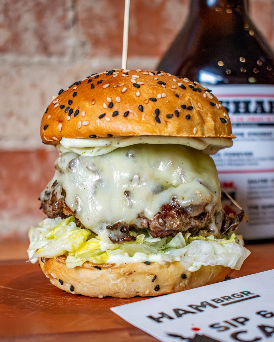 hambrgr's tweet photo. Post-holiday cravings? ๐คฉ
Try HAMBRGR St. Paul's #CHEFSMASH "MAGIC MUSHROOM"! ๐ A 7oz patty, Swiss, garlic mushrooms, tomato jam, pesto aioli & lettuce.
Available until Jan 8thโdonโt miss out! โจ Hereโs to a flavour-packed New Year! https://t.co/BxXmNgFsb8