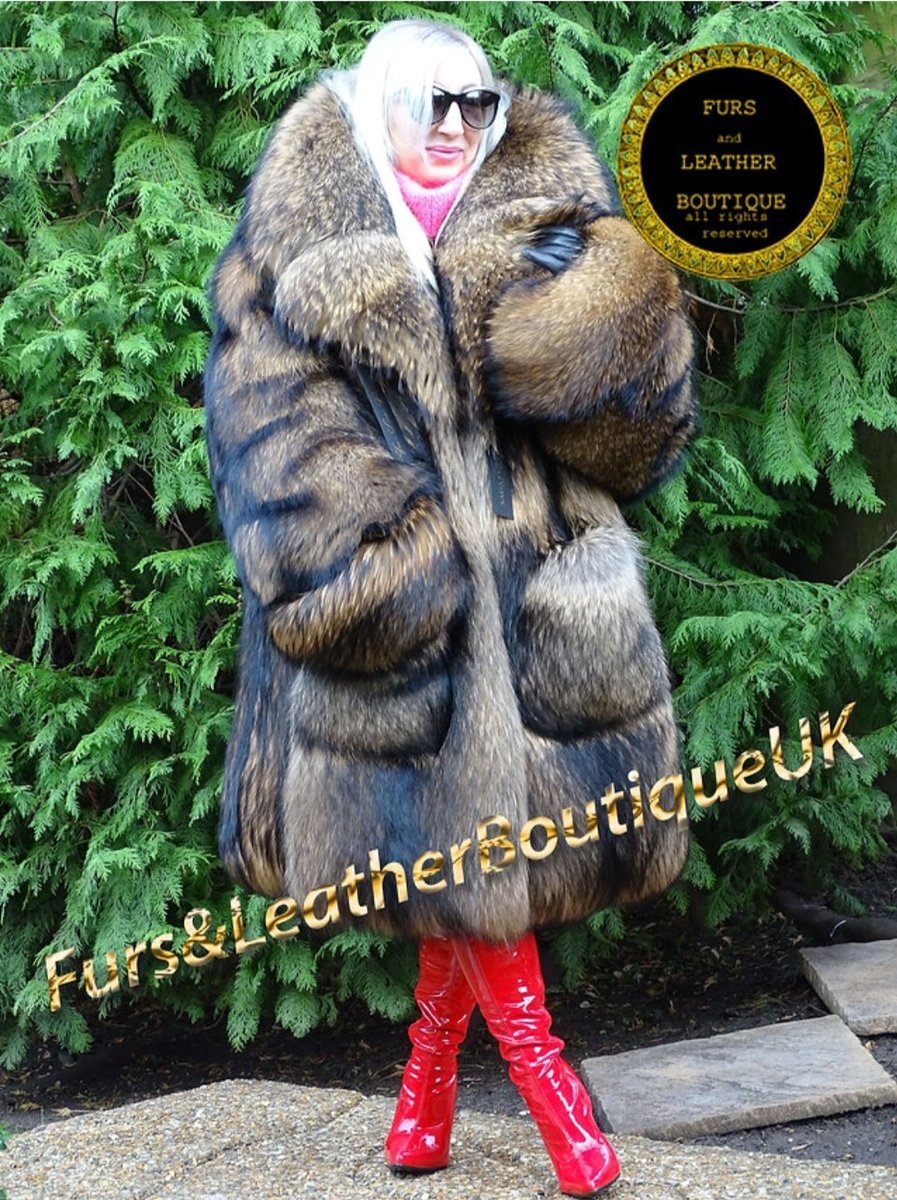 LauraJanz5's tweet photo. Ready for #newyear #2025 ? ❄
#newyearnewyou #getwarm in this #gorgeous #sagafursroyal #finnraccoon #fur #teddycoat #raccoon #teddy #englishcollar #patchpockets #wholepeltcoat #skintoskin #processing #honey #colour #headturner #heavy #sosoft #longhaired #plussize https://t.co/u6exSwpIW4