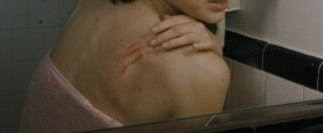 TheCinesthetic's tweet photo. Black Swan (2010) dir. Darren Aronofsky https://t.co/J1gsz7DhHC