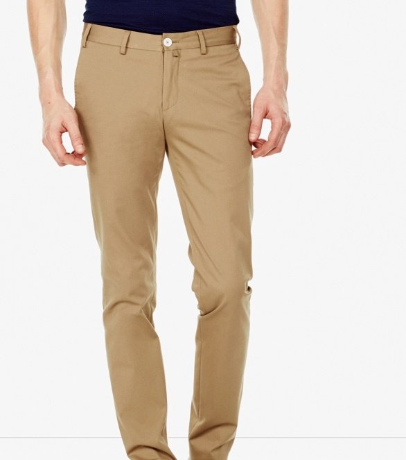 LawrenceLlaneza's tweet photo. Atentos al combo-charca que se va a destilar esta Nochevieja:
-Americana del H&amp;M con cuello cisne (opcional caleco debajo de la americana si hace frío)
-Pantalones chinos caqui
-Air force 1 modelo charca (blancas)
-Corte charca charquencio zoomer en el dominicano del barrio el 30 https://t.co/QkFaMqVbsZ