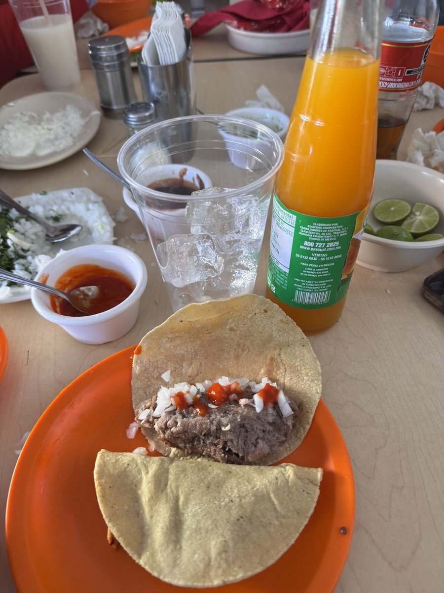 MatamorosGuridi's tweet photo. Hace un rato el almuerzo… #Barbacoa #Consome #TacosFritos #Consome #BoingDeMango #DesayunoDeCampeon https://t.co/jRWa5teKIy