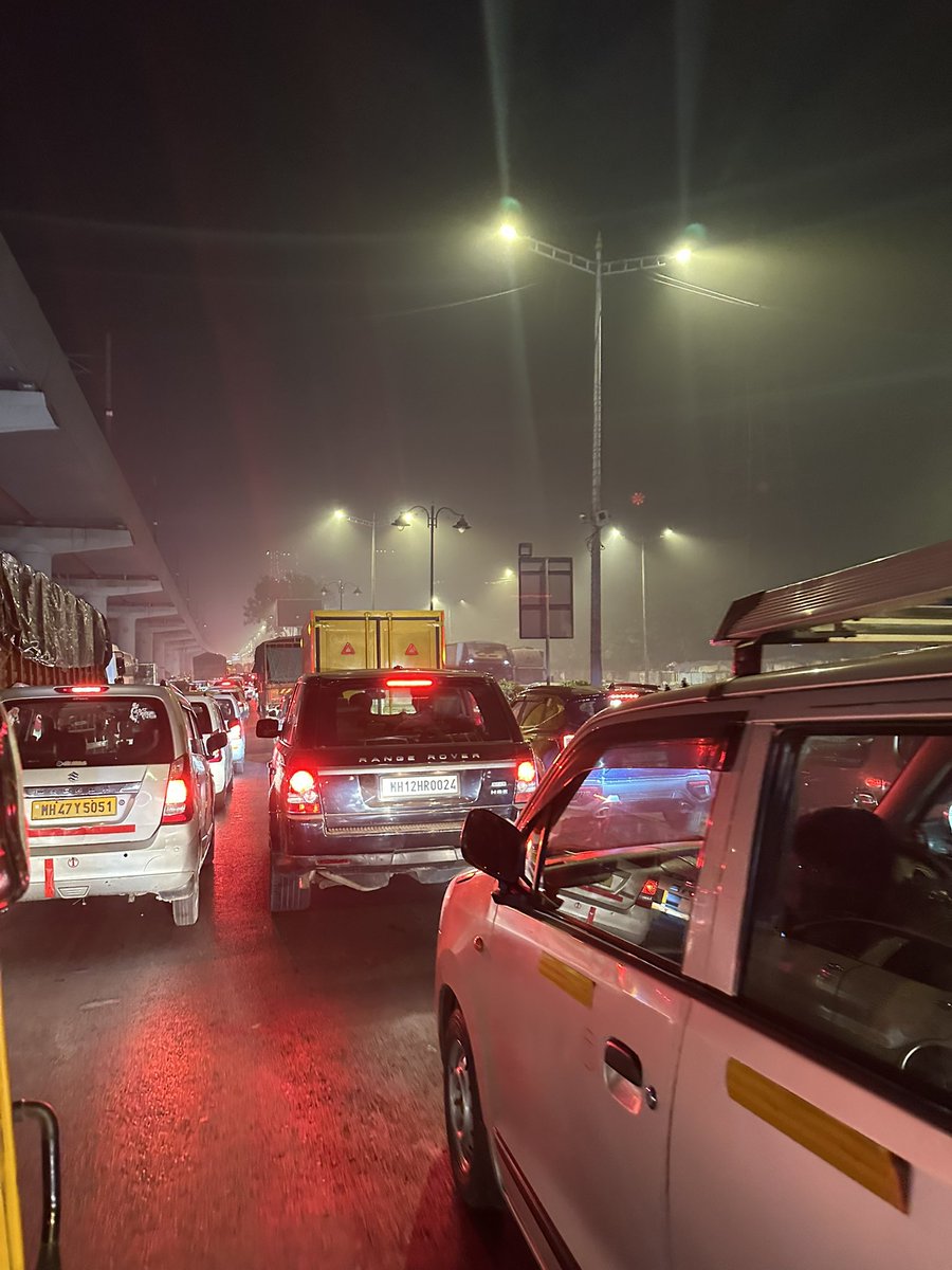 Heavy #Traf ficus Western Wxpress highway even at 1 am at night.
<a href="/Dev_Fadnavis/">Devendra Fadnavis</a> thanks to u .
As even at night we Mumbaikars has to go through the traffic.
Thanks to ur work and ur government.
<a href="/BJP4India/">BJP</a>