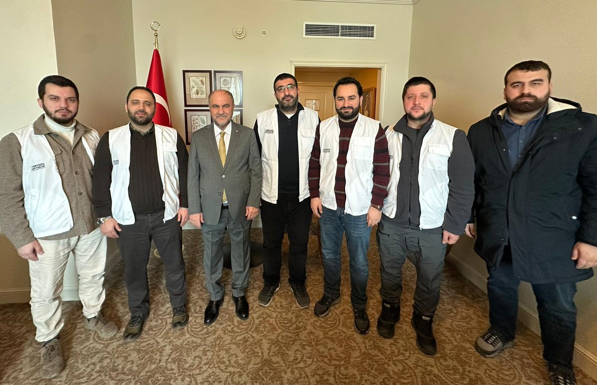 Maslahatgüzar Büyükelçi Burhan Köroğlu, Şam’ı ziyaret etmekte olan “Yeryüzü Doktorları” heyetini kabul etti.

استقبل القائم بالأعمال السفير برهان كروغلو، وفد "أطباء الأرض" الذي يزور دمشق.