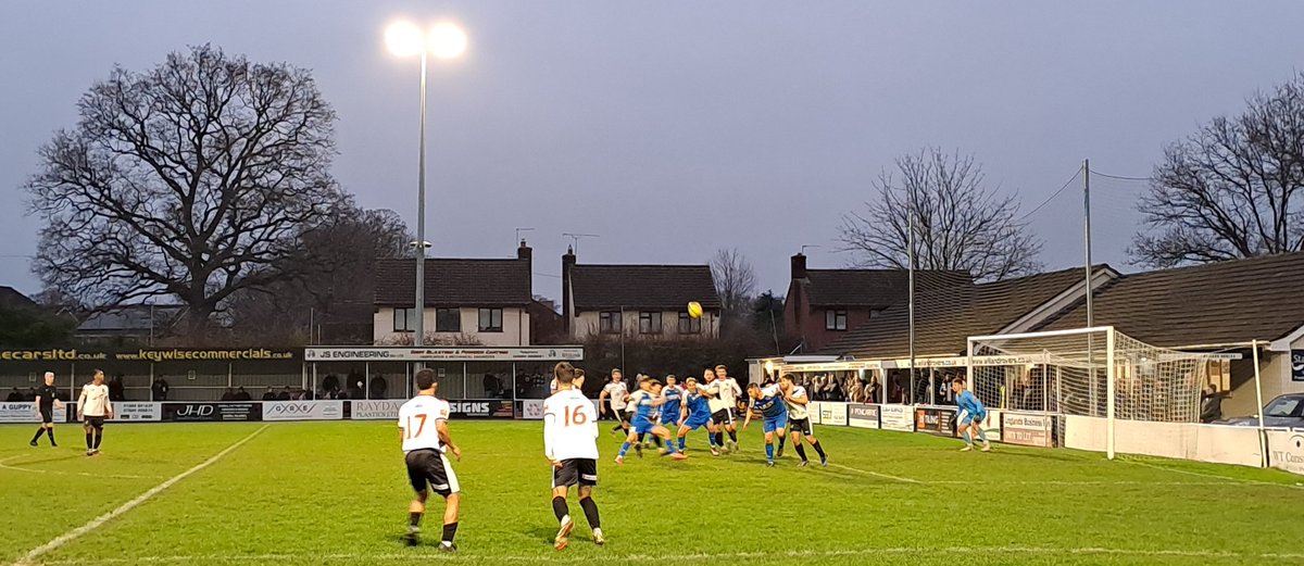 KevinHamblin17's tweet photo. Congratulations to @WillandRovers on their 4-0 home win v @HelstonAFC. Willand built on a 2-0 half-time lead, but Helston's attempt to get back into the game was scuppered when reduced to 10 men part way through the second half. A lovely Club &amp; venue to visit!
@SouthernLeague1 https://t.co/ab8tTMhISw
