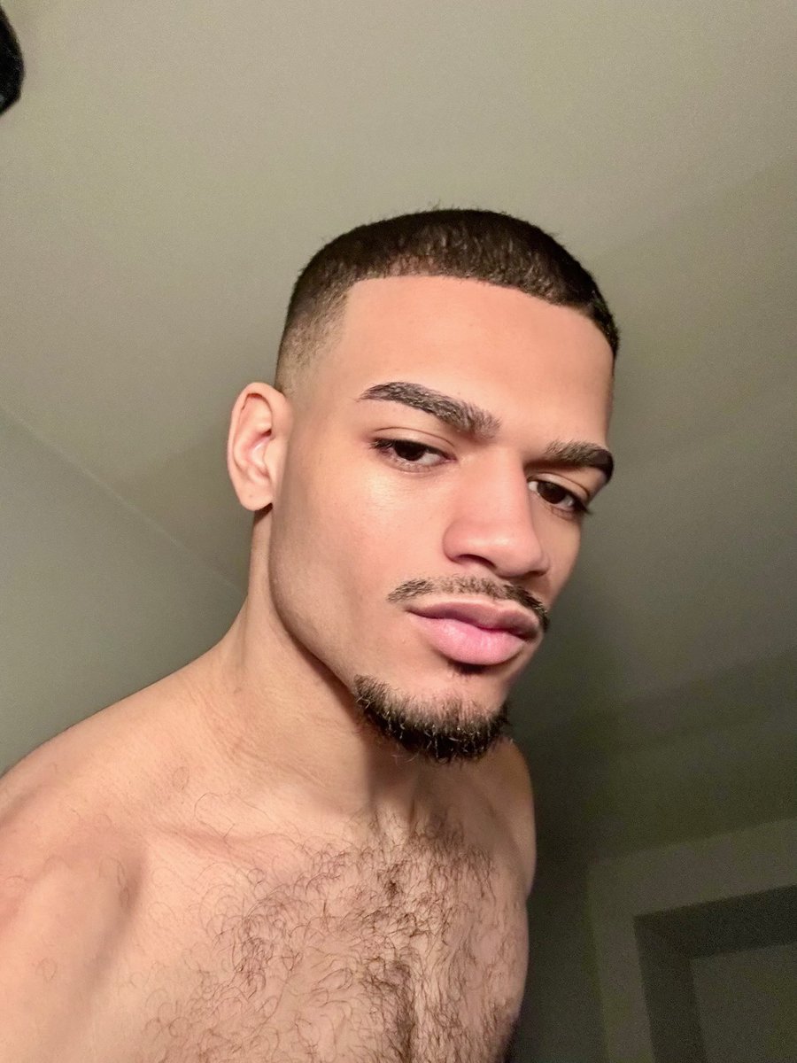 reeswaee's tweet photo. Ayo 🥶
#prettyboy https://t.co/NmDWkIsdHV