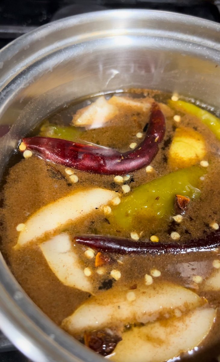 HotSauceBlogger's tweet image. Just in time to spicy up your #holiday #leftovers - here’s my 6th annual #hotsaucerecipe using both ripe and unripe (red and green) peppers.  It’s a rip on Ponche Navideno or Christmas punch w/ pear &amp;amp; guava. hotsaucecookbook.com/blog/f/ponche-… It includes cinnamon and clove - so great w/ 🦆