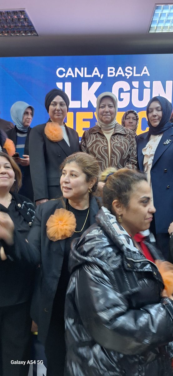 Etimesgut ilçe Kadın Kolları kongremizi  GM. Kadın Kolu MYK üyesi <a href="/ZuleyhaKRDMR/">Dr. Züleyha KARADEMİR</a> Başkanımız <a href="/hatice_cakmak_/">Hatice Çakmak 🇹🇷</a> Milletvekillerimiz 
<a href="/AAsumanErdogan/">Asuman Erdoğan 🇹🇷</a>  
<a href="/zeynepyildiztr/">Zeynep Yıldız</a>  İlçe Başkanı Nihat Necati Köroğlu Belediye Başkanımız 
<a href="/ayikhilal/">Hilal Ayık 🇹🇷</a> ve teşkilatımızın katılımıyla gerçekleştirdik.