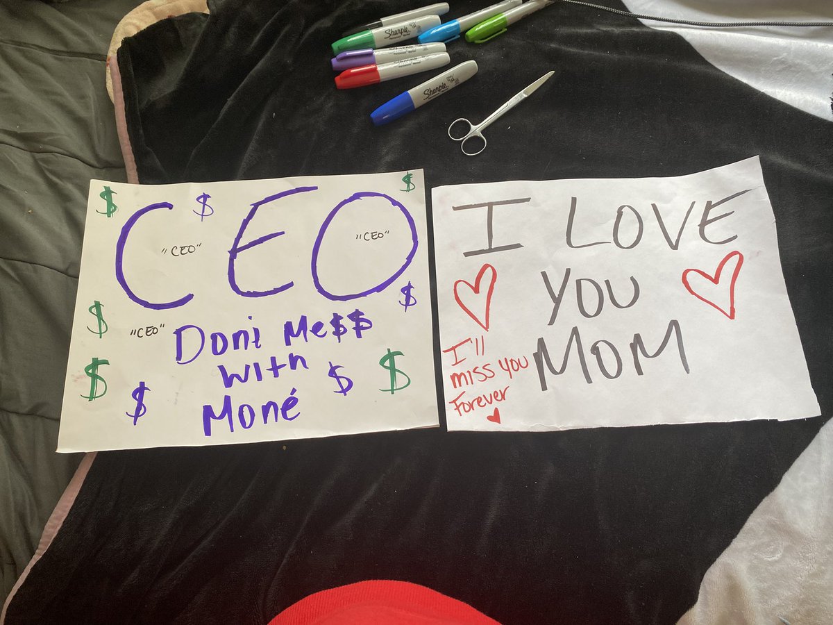 YaBoiSam_'s tweet image. Headed to Worlds End tonight is bitter sweet. It’s been a month since I lost my mom and it doesn’t get easier, but she wouldn’t want me to stop going. So today is for her, ima enjoy it. And I gotta rep @WheelerYuta  ❤️ Also don’t make fun of me for my signs 😭 #AEWWorldsEnd