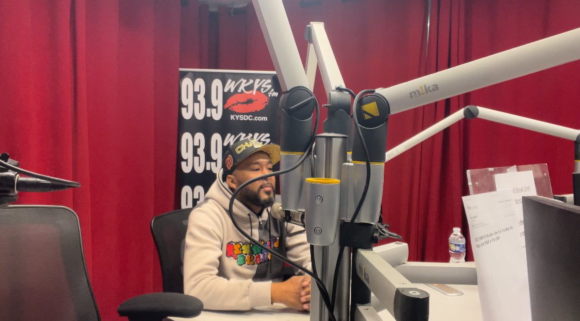 binessman_e's tweet photo. Salute 🫡 my good brova
@onairproblemm for having me up @939WKYS my on air interview about my final album #cantdenymyhustlelp airs live tomorrow 12/29 at 7:30pm &amp; 9pm tune in @LikebloodEnt_ 

“Can’t deny my hustle” OUT NOW - https://t.co/kiTnbafsCZ https://t.co/t8tGRL5Do1