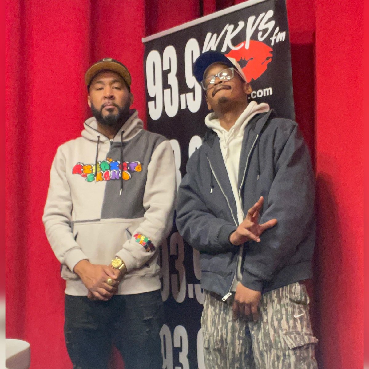 binessman_e's tweet photo. Salute 🫡 my good brova
@onairproblemm for having me up @939WKYS my on air interview about my final album #cantdenymyhustlelp airs live tomorrow 12/29 at 7:30pm &amp; 9pm tune in @LikebloodEnt_ 

“Can’t deny my hustle” OUT NOW - https://t.co/kiTnbafsCZ https://t.co/t8tGRL5Do1