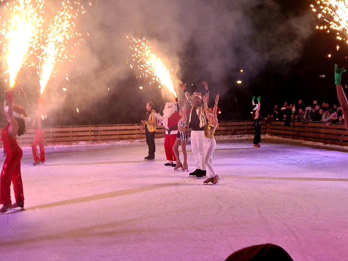 ⛸ Un nouveau temps fort du Village de Noël avec le retour de la troupe de Philippe Candeloro !

Un spectacle de qualité qui a beaucoup plu aux nombreux Goussainvillois présents 

Merci M.Candeloro pour sa sympathie, sa simplicité et sa spontanéité