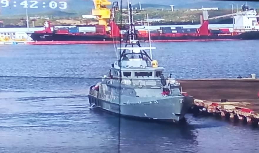 Las autoridades de Jamaica devolvieron este sábado a 21 migrantes irregulares por el puerto de Santiago de Cuba, en la primera operación de ese tipo que se realiza desde ese país por vía marítima. En 2024 suman 93 retornos con 1384 personas desde diferentes países. #MinintCuba