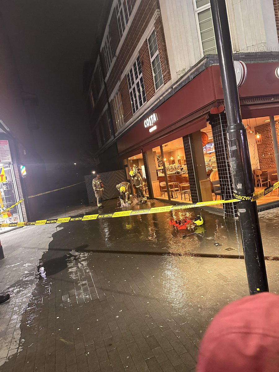 Flooding on Hounslow high street…<a href="/LondonFire/">London Fire Brigade</a> at the rescue…