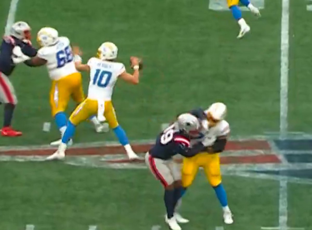 bolt_jv's tweet photo. I would love to see a scan of my brain when Herbert hits this stance https://t.co/3N2KV4oq6k