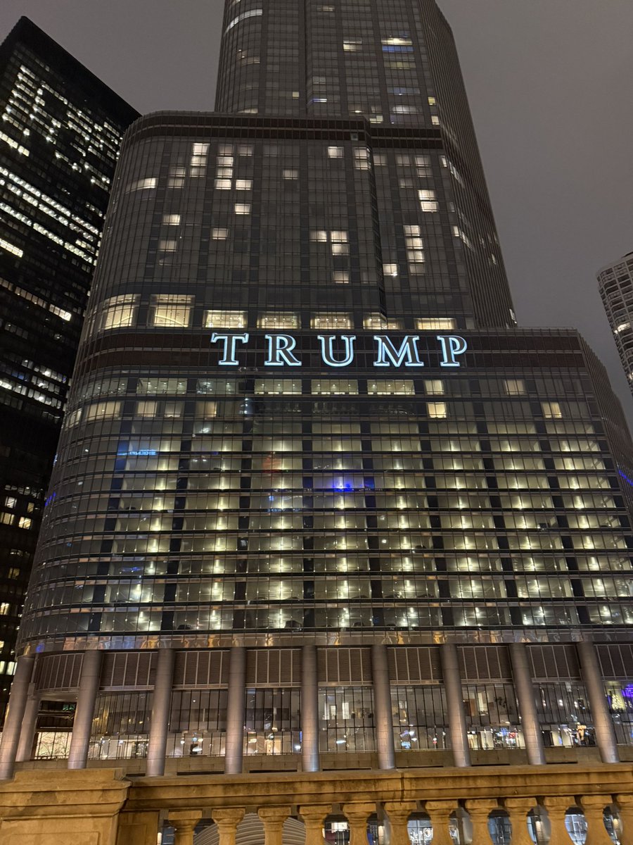 Jomavior's tweet photo. Caminata por Chicago. https://t.co/mNJEUVRMRA