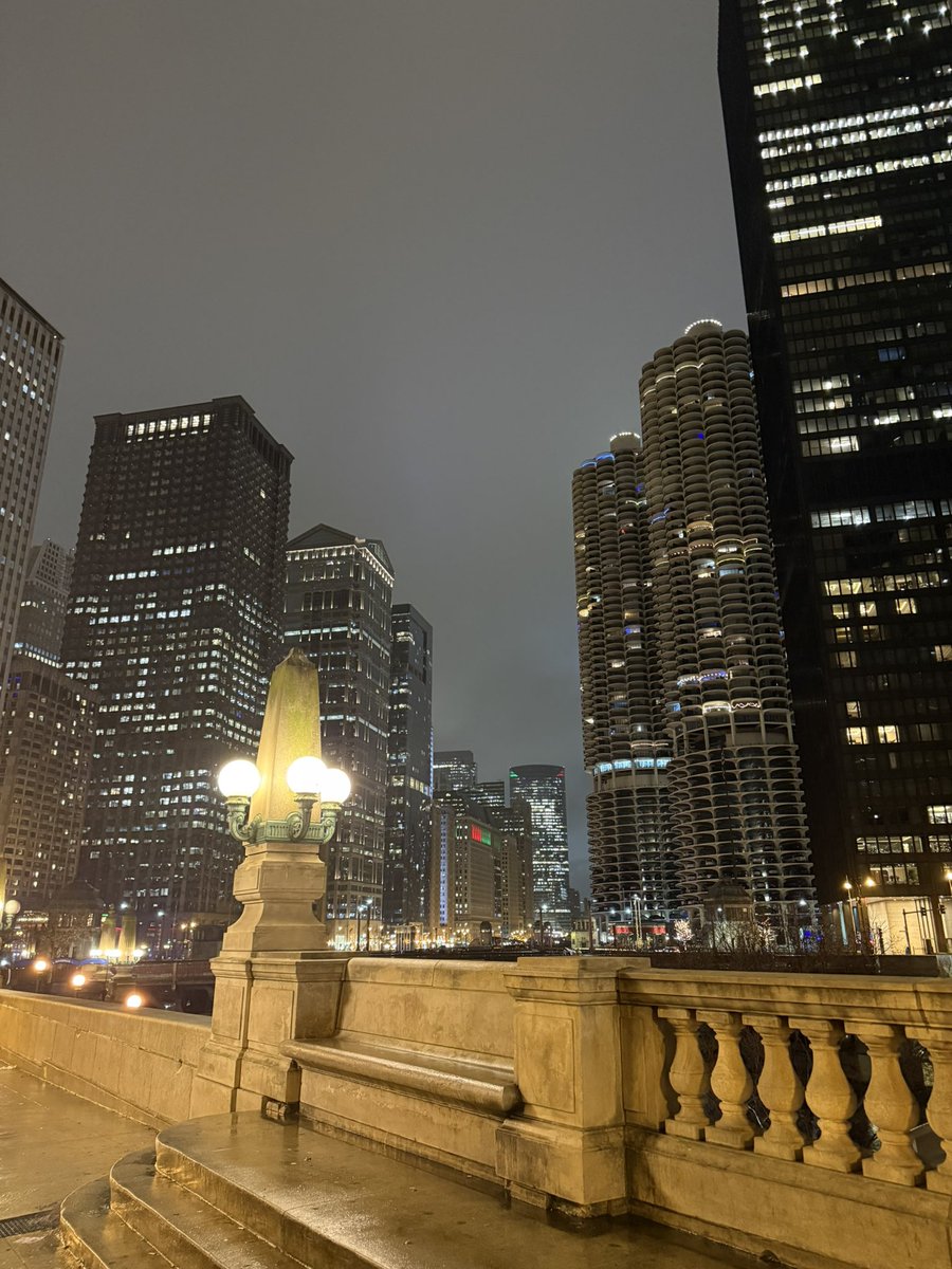 Jomavior's tweet photo. Caminata por Chicago. https://t.co/mNJEUVRMRA