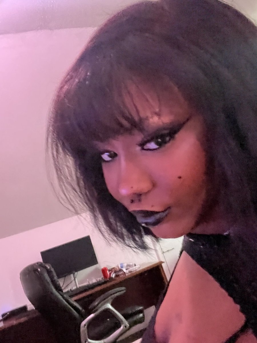 Vampirevix15820's tweet photo. You’re welcome..🙄🥀 https://t.co/rq4i0T7ssg