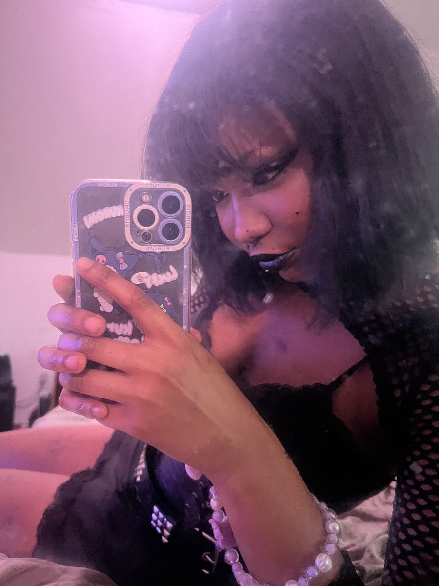 Vampirevix15820's tweet photo. You’re welcome..🙄🥀 https://t.co/rq4i0T7ssg