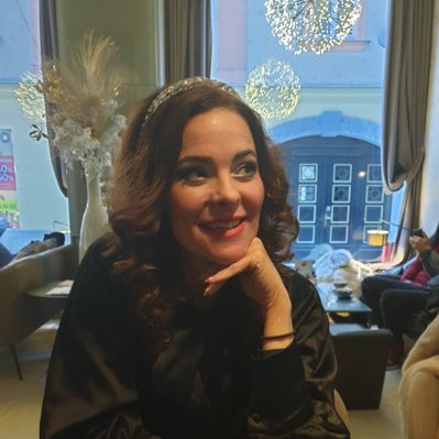 druzinska's tweet photo. #NewProfilePic #NewYearNewMe
#queenForADay https://t.co/TJdC7vEfQS