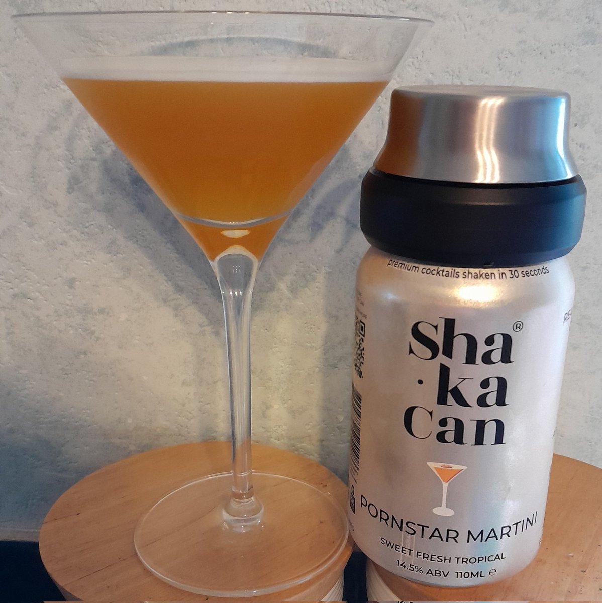 I'm a sucker for a gadgety gizmo and a nice bit of wordplay.

So, I had to try these Shakacans.

The cans have space for you to add ice, then you stick the shaker lid thingy on top, do your best mixologist shake, and voila - bar quality cocktails. Apparently. 

Let's find out...