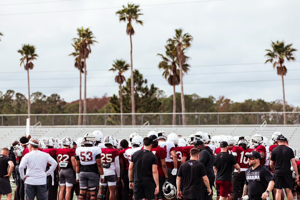 GamecockFB's tweet photo. Sun and fun 🤙 https://t.co/0YPyAiNJVu