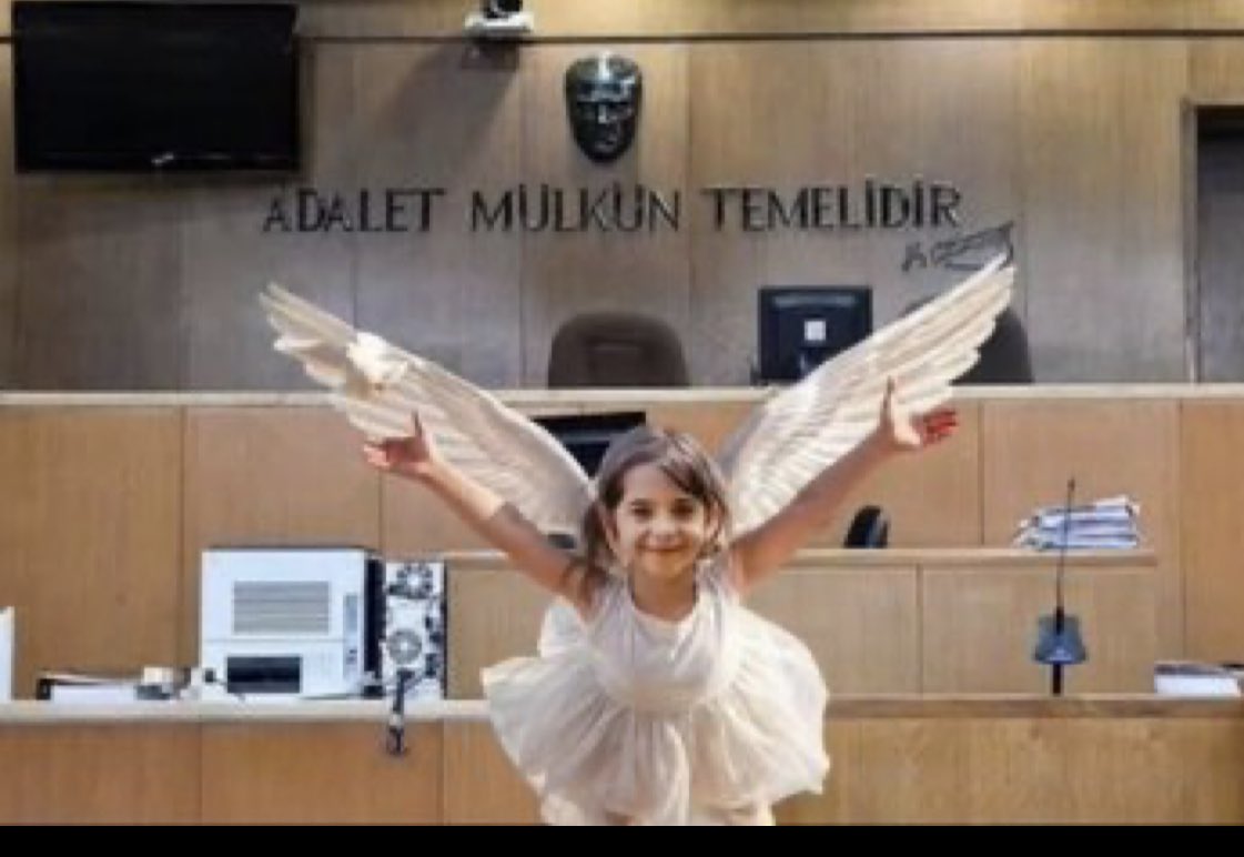 “Huzur içinde uyu Narin.!”

Adalet tecelli etti… 
Yüksel Güran, Enes Güran ve Salim Güran’a ağırlaştırılmış müebbet hapis ceza verildi..

Nevzat Bahtiyar için ise 4 yıl 6 ay hapis cezası verildi.
#Narin