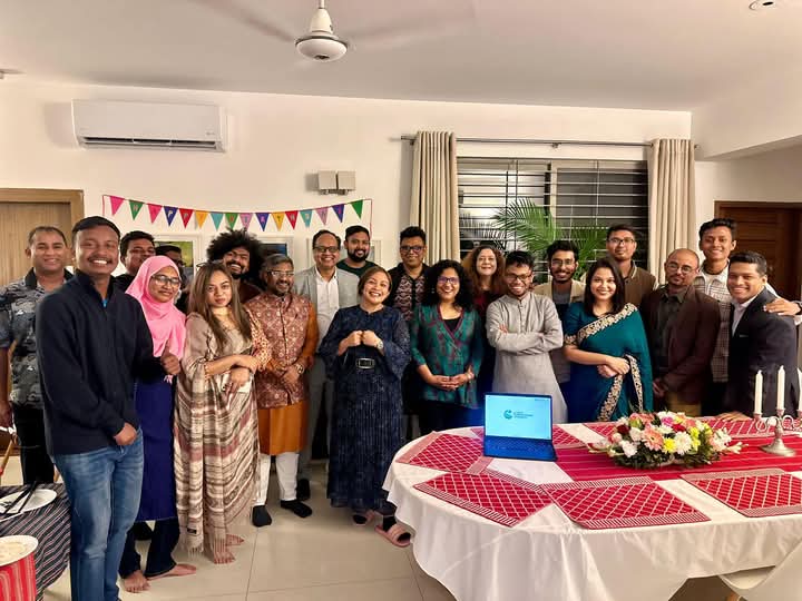 Mridha48's tweet photo. Climate Communicators Community year-ending meetup & party at Nayoka Martinez-Bäckström's place!! 🌸🌼🫰
#ClimateActionNow #ClimateConnection https://t.co/MmS7gKoiZG