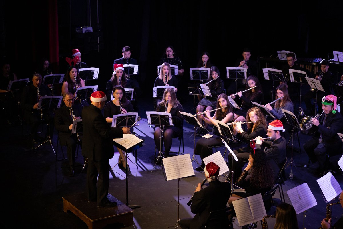 AMMaestroSoler's tweet photo. Os dejamos con algunas instantáneas realizadas en nuestro tradicional Concierto de Navidad de este año.

En esta ocasión, el concierto estuvo compuesto en su mayoría de un repertorio familiar que giraba en torno a las grandes bandas sonoras de Disney. https://t.co/iO1QjYOKGj
