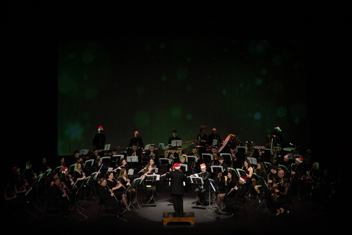 AMMaestroSoler's tweet photo. Os dejamos con algunas instantáneas realizadas en nuestro tradicional Concierto de Navidad de este año.

En esta ocasión, el concierto estuvo compuesto en su mayoría de un repertorio familiar que giraba en torno a las grandes bandas sonoras de Disney. https://t.co/iO1QjYOKGj