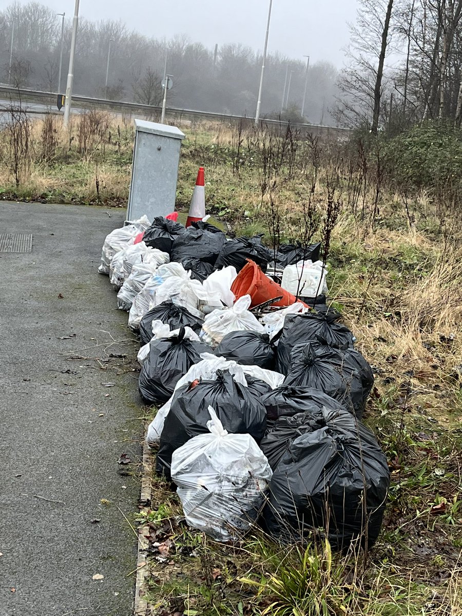 A few of us tackled the slip rds of the A1 at Peterborough today.  Not spotless yet many many bags filled to make a difference 👍💚 #litter #keepbritaintidy #cleanupbritain