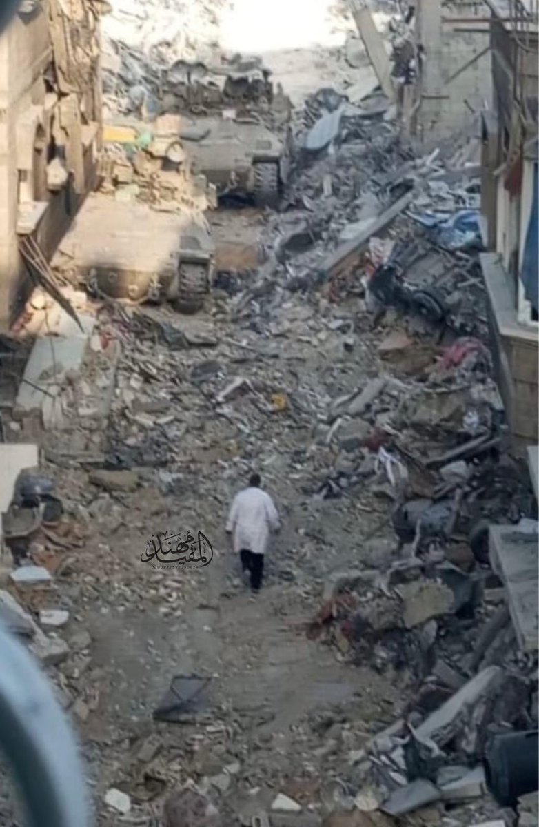 "وحيدًا بعد خذلان العالم له
وحيدًا بعد أن بُح صوته وهو يناشد الضمائر الميتة
وحيدًا ولكنك واللّٰه كالجبال الرواسي".

اللَّهُمَّ الطف بعبدك حسام أبو صفية، ونجه برحمتك..