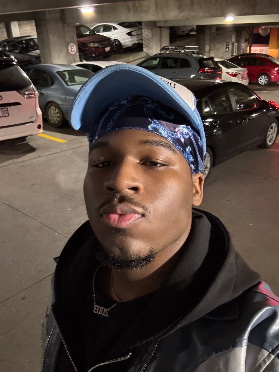 FAKETRADEE's tweet photo. The man:                       The man twerking: https://t.co/24169BH55d