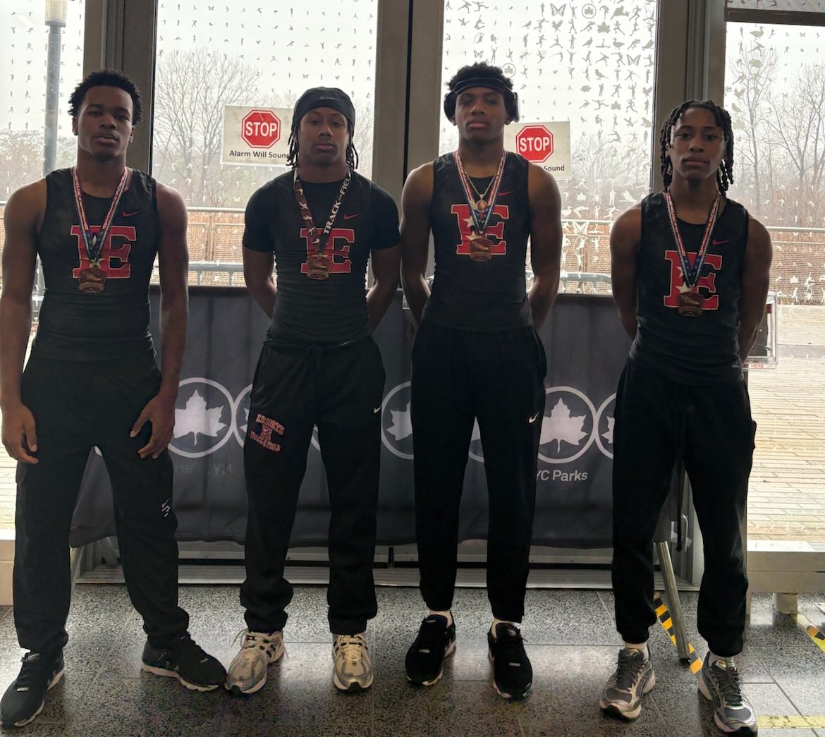 CoachaHolman's tweet photo. Coach Glynn Holiday Carnival
Track-Football Multi Sport Guys!!!
1st Time Earning Medals.
All Sophomore 4x200 finished 3rd in 4x200
Freshman Ox and Timothy finished 4th in 5th in Freshman Shot Put.
#BigETF #CityofChampions #MultiTrackFootball #CoachFastTony #VaughnThrows https://t.co/FmfeUExgns