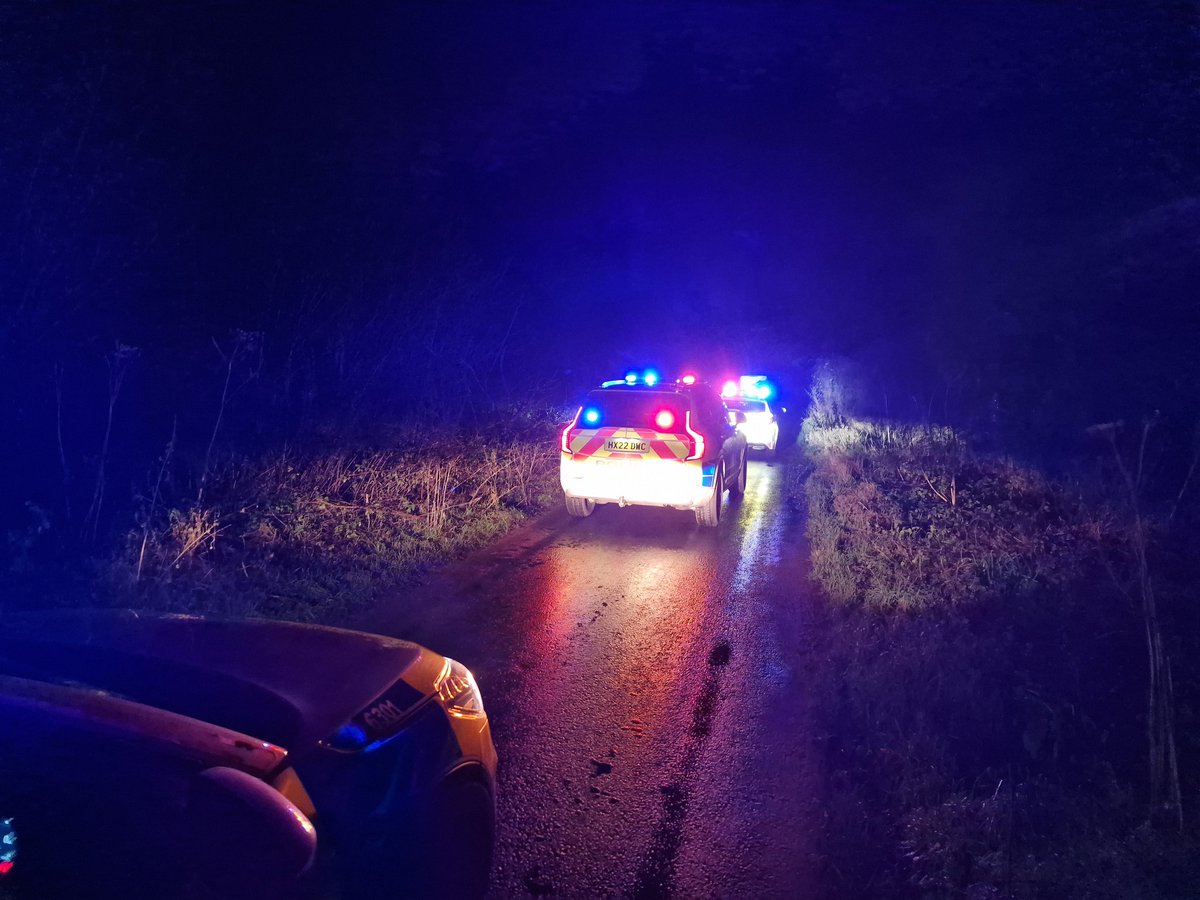 Officers from <a href="/HantsTVPolDogs/">Hants & TVP Police Dog Section 🐾</a> <a href="/HantsPolRoads/">Hampshire Roads Policing Unit</a> &amp; response teams attended Odiham this evening where occupants from a van were seen to be night poaching. Items seized include Air Weapons, Catapults &amp; Ball Bearings. Occupants reported, Investigation continues. #HantsRural 99410