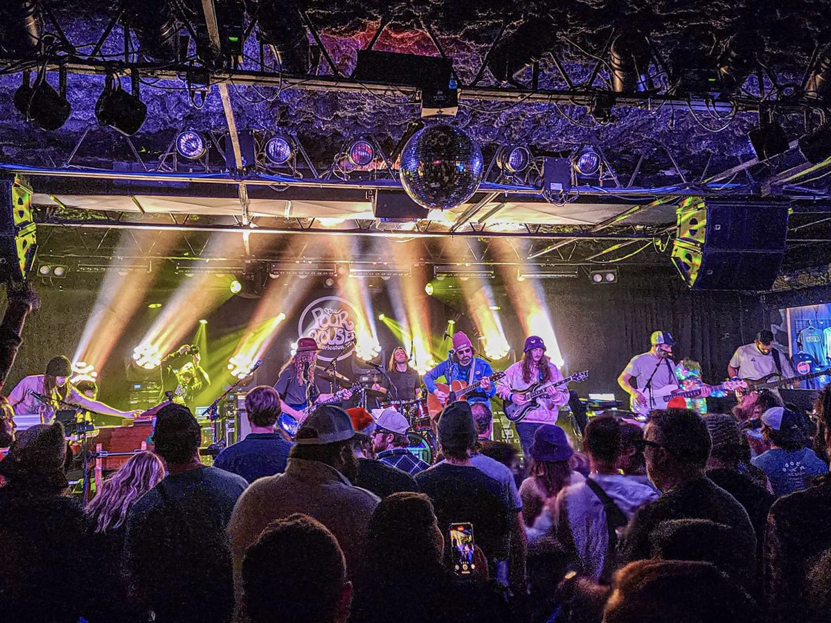 .<a href="/DynastyLegZ/">Ryan Legvold💀🌹⚡🪿🥸🫖</a> snagged a dope pic of <a href="/NiteZeroBand/">Nite Zero Band</a> jammin’ with <a href="/DizgoBand/">DIZGO 🪩</a> at <a href="/CHSPourHouse/">CharlestonPourHouse</a> on 12.12.2024. 

You can hear all 14+ minutes of the sick “Eminence Front” we played and the rest of Dizgo’s blistering set on <a href="/nugsnet/">nugs</a>: 2nu.gs/3ZCCtcf