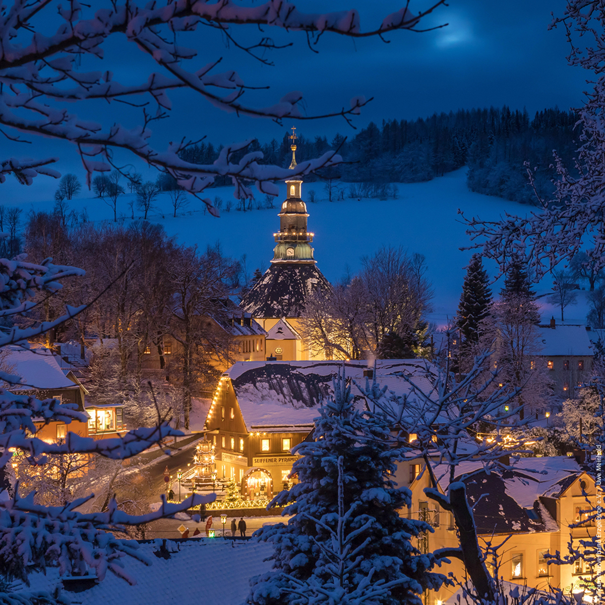 Wintertime transforms villages into magical places, with cozy streets, twinkling lights, and snowy rooftops. ❄️✨ There's no better time to explore Germany!