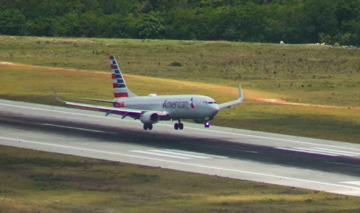 MaraLezama's tweet photo. 🤩✈️ ¡Quintana Roo sigue rompiendo todos los récords con 765 operaciones aéreas en un solo día! Este logro refleja nuestro liderazgo como destino turístico mundial 🌎 y el esfuerzo conjunto entre aerolíneas, prestadores de servicios y el @GobQuintanaRoo para consolidar la #NuevaEraDelTurismo. El Aeropuerto Internacional de #Cancún alcanzó los 665 vuelos, mientras que el Aeropuerto de #Tulum tuvo su cifra más alta con 56 operaciones en un solo día desde su inauguración.

Cada vuelo representa oportunidades de empleo, desarrollo y bienestar con prosperidad compartida para las familias quintanarroenses, ¡Seguiremos trabajando 24/7 para que el éxito turístico llegue a todos los rincones de la entidad! 

#UnidosParaTransformar