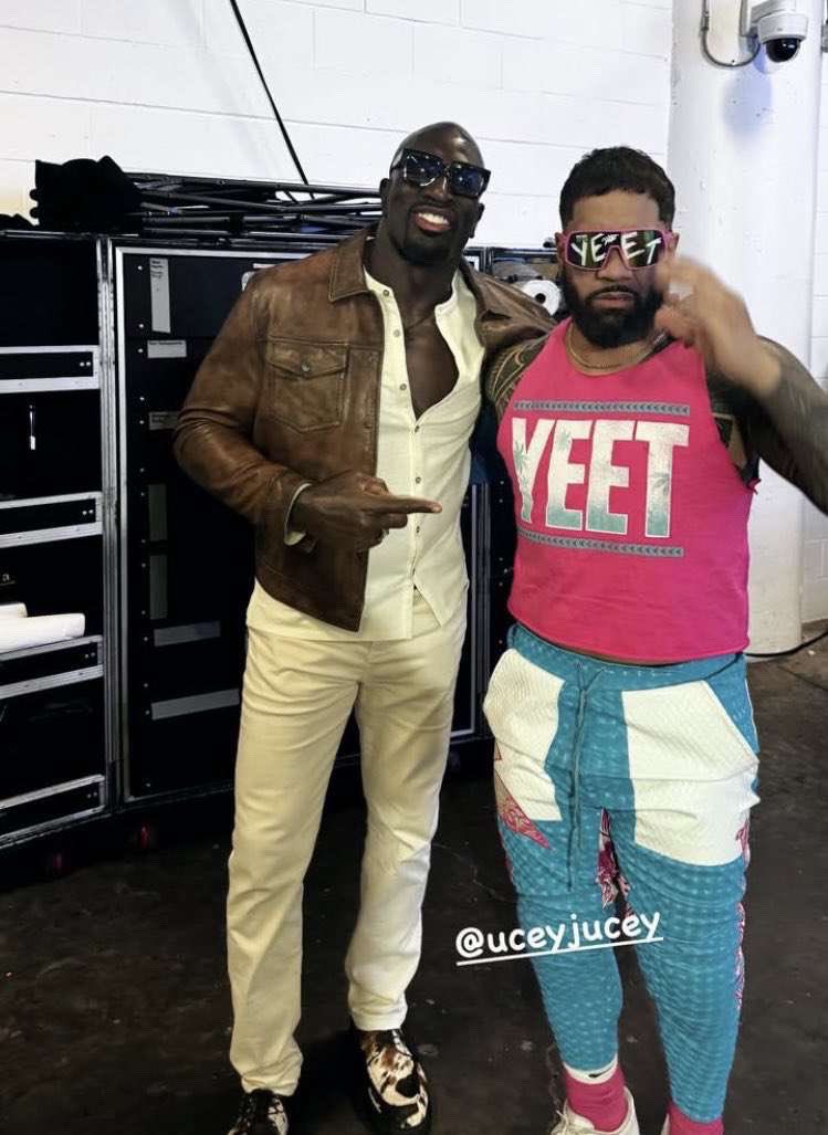 j_ucey's tweet photo. jey and titus 🤍
#jeyuso #TitusONeil https://t.co/Wn88KNFM0k