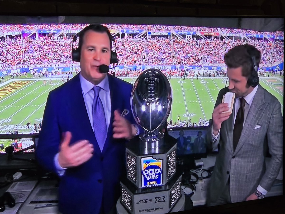 StidhamComedy's tweet photo. The Pop Tarts Bowl should be a College Playoff bowl game. https://t.co/F58BlSlYbp