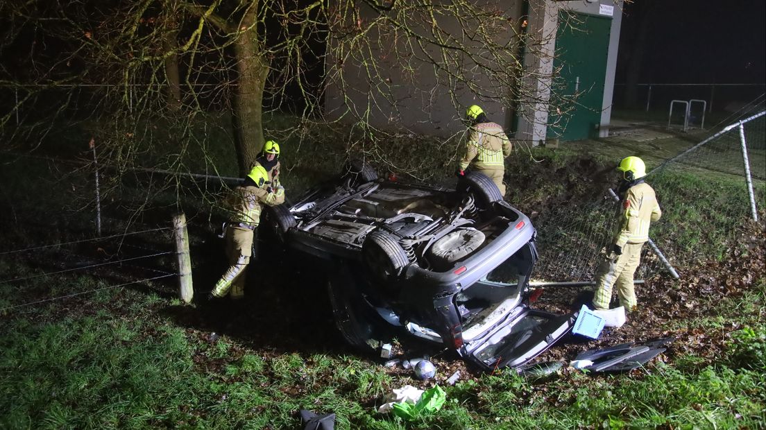 Eenzijdig ongeval in Ven-Zelderheide met auto ondersteboven