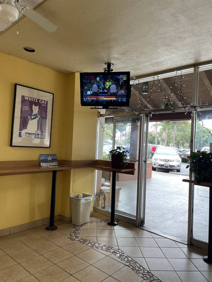 ipoohard's tweet photo. HBCU basketball at the asian-owned Bagel Market Cafe. This is the America I love https://t.co/gV79UGxP1R