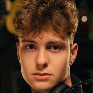 yoxics's tweet photo. Clix showed his DMs with James Charles when he was 15 yrs old 😳 https://t.co/ZFEmYpvkSY