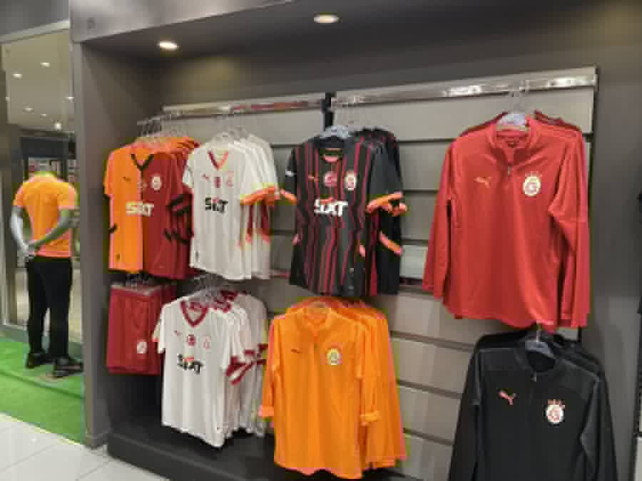 Çekilişle tam 15 kişiye Galatasaray forması hediye edeceğim. 

• Bu tweet'e RT + Beğeni at 
• Hesabımı takip et
• Yoruma 1 arkadaşını etiketle 

❤️💛 

Sneijder    Abdullah Öcalan   Gassal    İcardi      Gizli   İtirafçı   Fatih    Kolo Muani