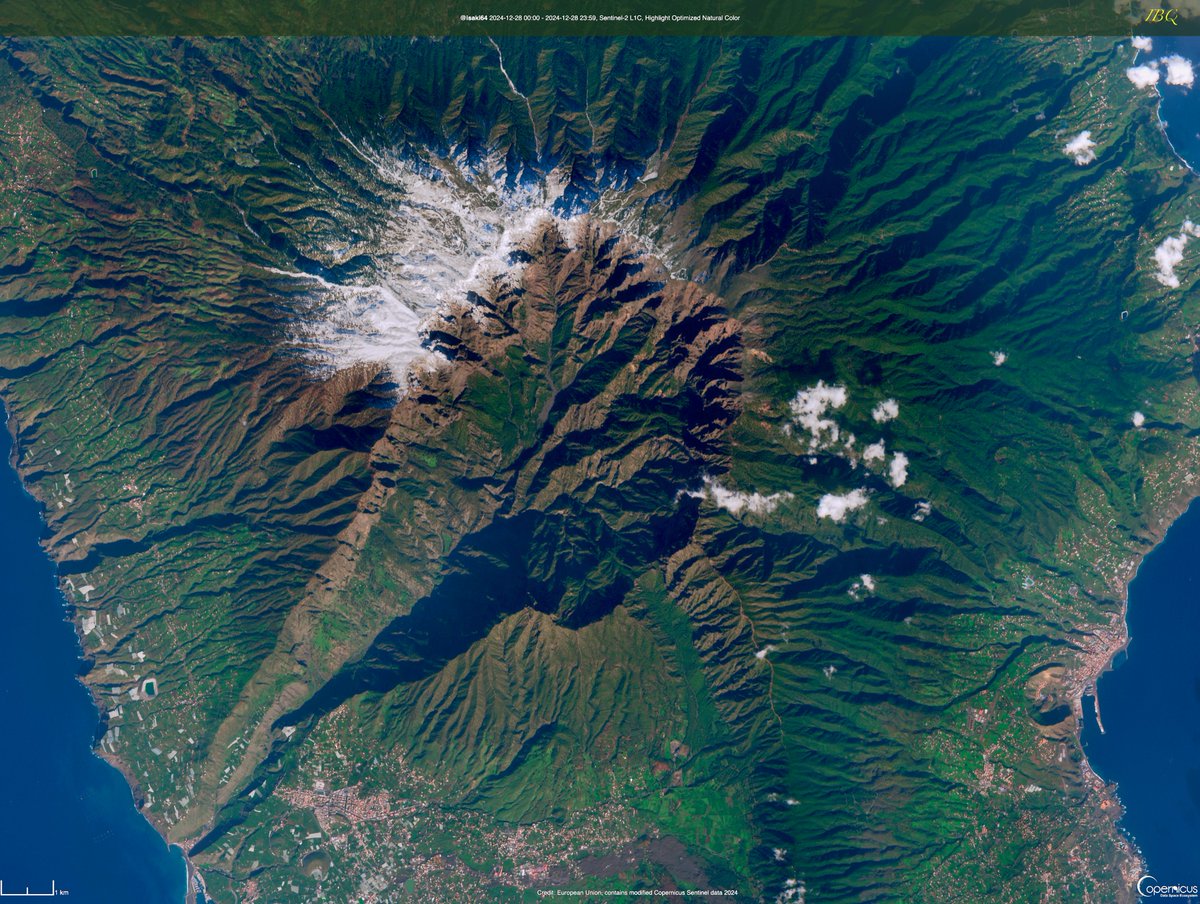 isaki64's tweet photo. Buenas noches

Sin duda alguna una de las islas donde últimamente más se han registrado lluvias y tormentas, es #LaPalma
Y también han tenido nevadas.

Así se aprecia en esta imagen captada hoy por el 🛰️ SENTINEL-2.
En capas bajas, se nota algo la calima.
@tenerife_meteo https://t.co/jzBXGdzVh4