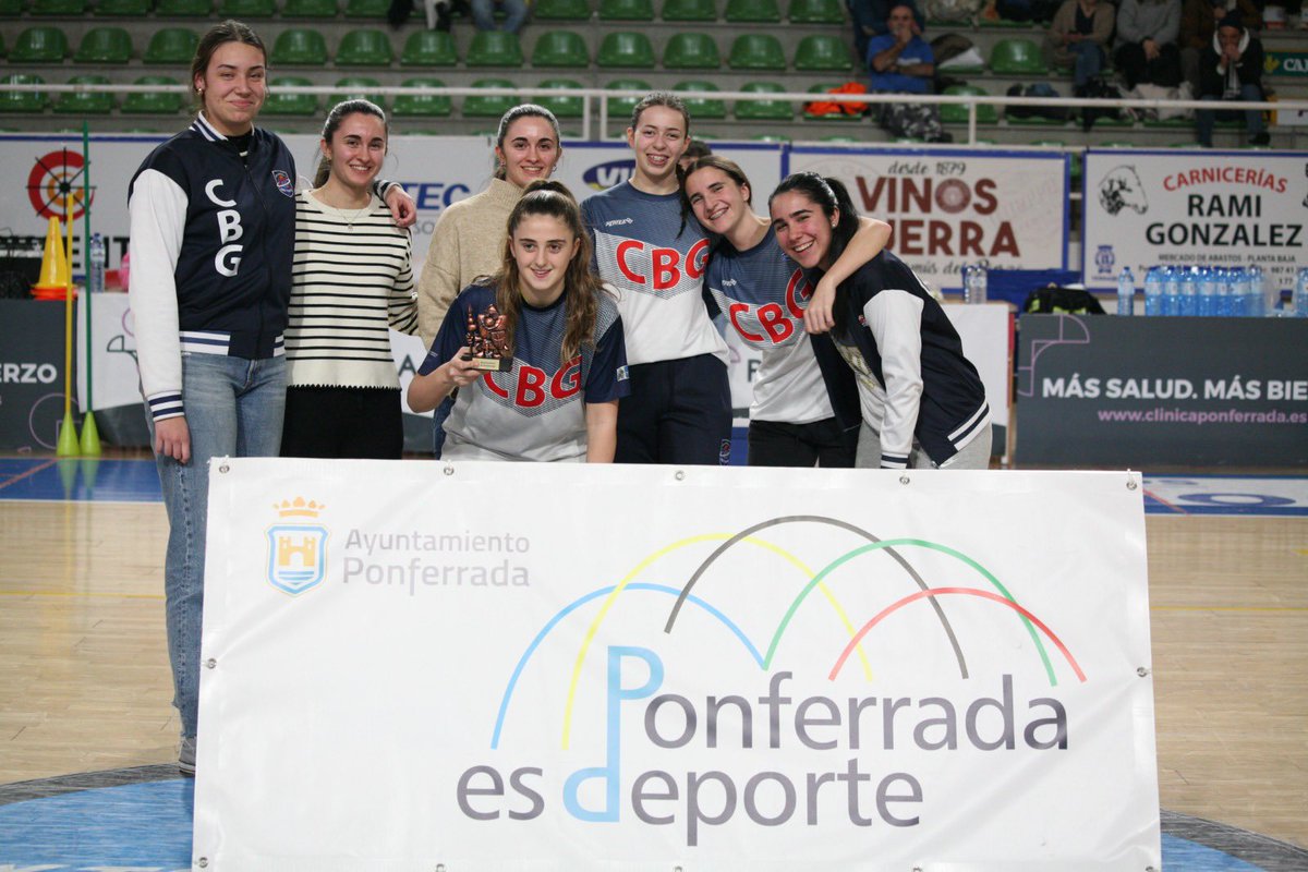 baloncestoSDP's tweet photo. @cbgetafe @CB625Ponferrada @bccantera 🏀 TORNEO DE REYES CIUDAD DE PONFERRADA | Cuadro de honor

🏆 Categoría júnior 🏆

🥇 Clínica Meda SDP
🥈 @CB625Ponferrada 
🥉 @cbgetafe 

#SoñarMásAlto #SomosSDP https://t.co/y9H4hHIZRU