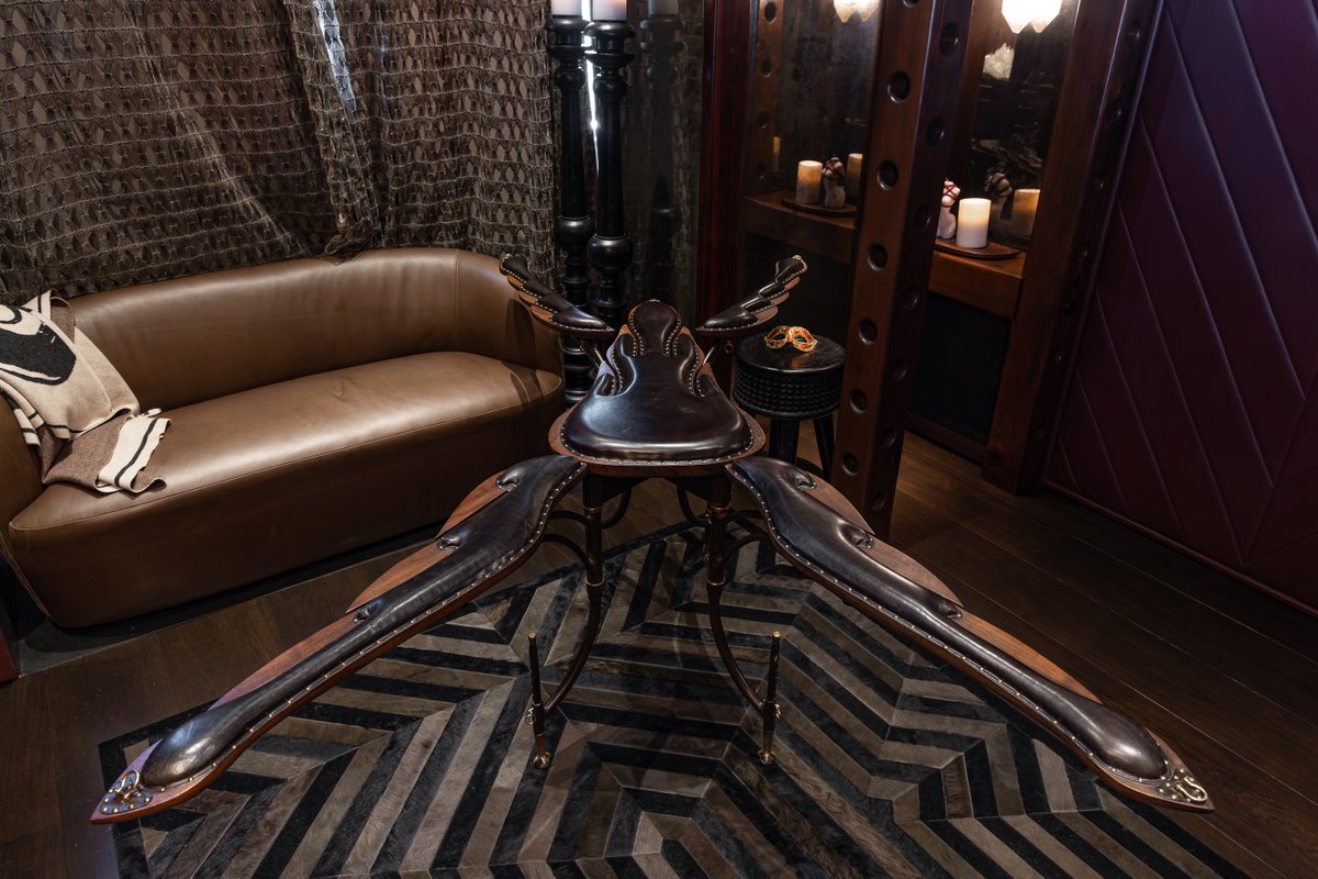 marcuslikesit's tweet photo. MOS Atelier: Writing Desk with a hidden agenda. https://t.co/HwBCTi6Qhz