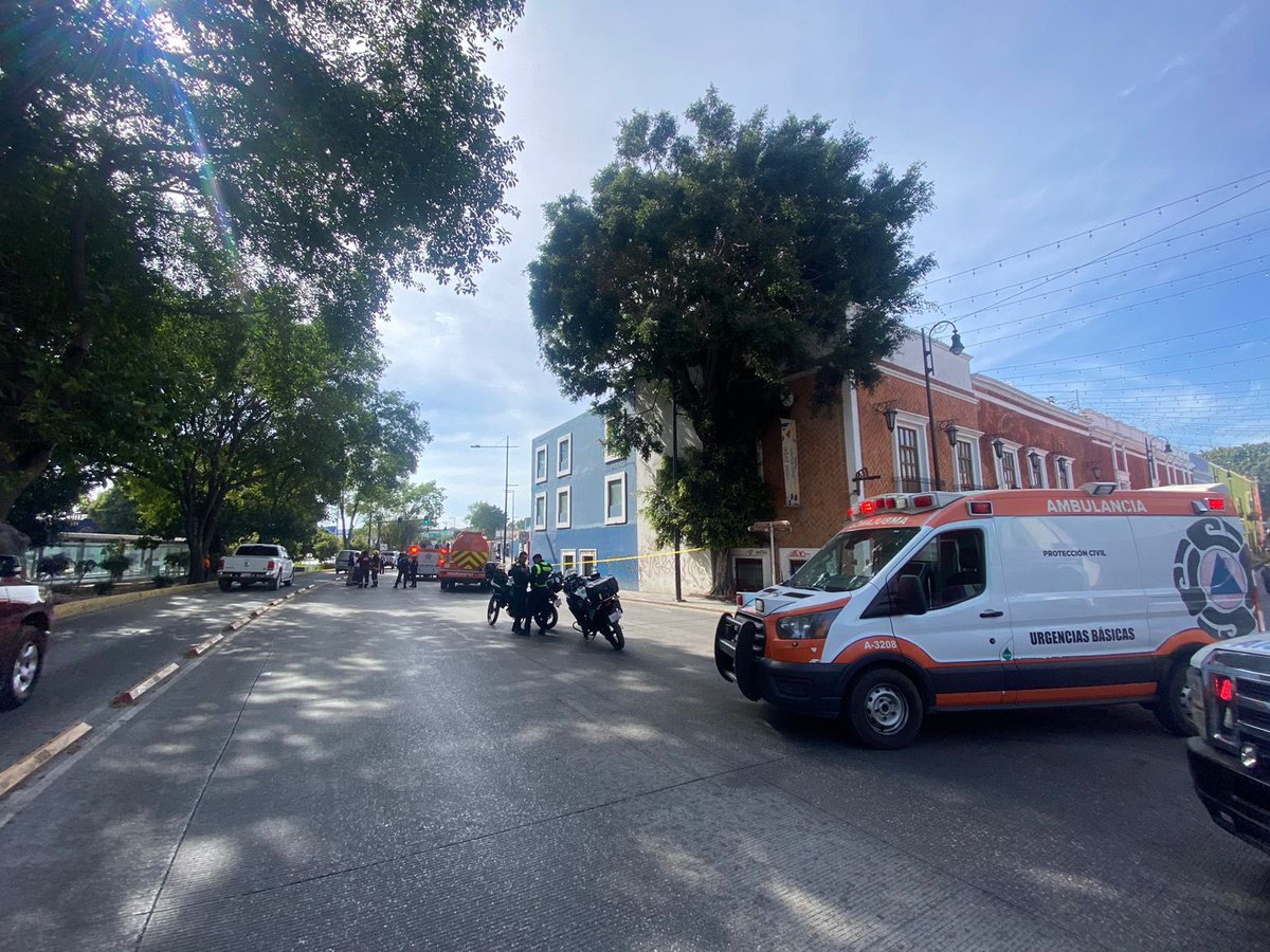 Personal de <a href="/PCPueblaCapital/">PC Municipal Puebla</a> atiende incendio 🔥registrado en la bodega y cuarto de servicio de un 🏨 hotel situado sobre el Boulevard 5 de Mayo y 3 Oriente. #Puebla #LaVozDeLosPoblanos🚨👨🏻‍🚒🚒