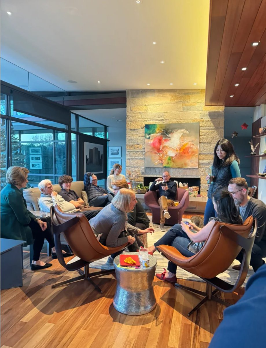 MuseInMotionV's tweet image. With Santa gone, the presents unwrapped, and the house quiet, it's not just the decorations we put away, and the inconsequential worries.But what is most precious are the memories of being with family and friends.That happiness is more important than all the Christmas…